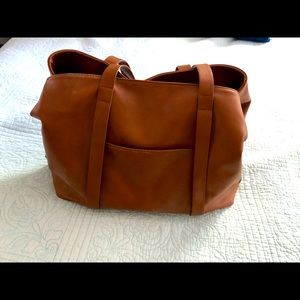 Tote bag brown in color